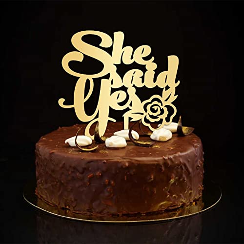 Tortenaufsatz mit Aufschrift "She Said Yes Mr and Mrs", rustikale Hochzeits- und Verlobungsdekoration, goldfarbene Silhouette, individuelle lustige Braut- und Bräutigam-Kuchendekoration für Brautparty Tortenaufsatz mit Aufschrift "She Said Yes Mr and Mrs", rustikale Hochzeits- und Verlobungsdekoration, goldfarbene Silhouette, individuelle lustige Braut- und Bräutigam-Kuchendekoration für Brautparty von CustonCares