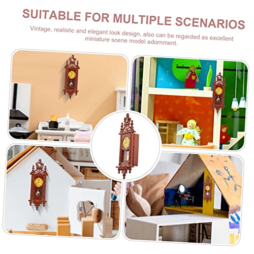 DECHOUS Miniatur Pendeluhr aus Holz Kleines Dekoratives Puppenhaus Zubehör Leichter Vintage Stil Realistisches Design für Schreibtisch und Mini Haus Dekoration Retro Wohnaccessoire von DECHOUS