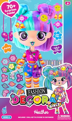 Decora Fashion Heather Puppe, 30 cm – Zubehör und Aufkleber zum Dekorieren enthalten, Stil und Kreativität in einem einzigartigen Spielzeug, Haare und Kleidung, personalisierbar Decora Fashion Heather Puppe, 30 cm – Zubehör und Aufkleber zum Dekorieren enthalten, Stil und Kreativität in einem einzigartigen Spielzeug, Haare und Kleidung, personalisierbar von DECORA GIRLZ