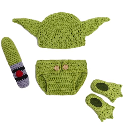 DICHA Handgefertigtes Häkel-Kostüm – 4-teiliges Set: Mütze, Windelhöschen, Schühchen und Lichtschwert – Weiches Garn-Fotorequisit für Neugeborene (0–3 Monate) – Für Fans von Baby Yoda geeignet von DICHA