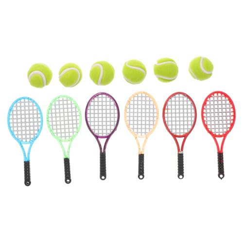 DIKACA 6 Sets Mini Sportartikel Miniaturprodukte Mini Tennisschläger Miniatur Dinge Tennis Miniatur Puppenhauszubehör Mini Figuren Puppenhaus Dekorationen Beflockung DIKACA 6 Sets Mini Sportartikel Miniaturprodukte Mini Tennisschläger Miniatur Dinge Tennis Miniatur Puppenhauszubehör Mini Figuren Puppenhaus Dekorationen Beflockung von DIKACA