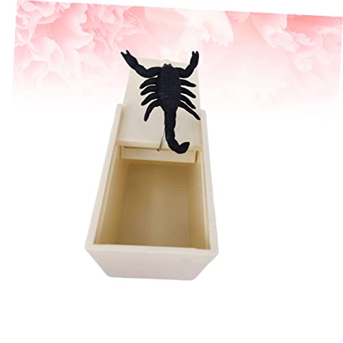 DRESSOOS 2 Stück Horrible Box Prank Joking Toy mit Realistischer Holzschatulle und Lebensechtem Lustiges Scherzspielzeug für Freunde und Dekoration Überraschender Gruselfaktor von DRESSOOS