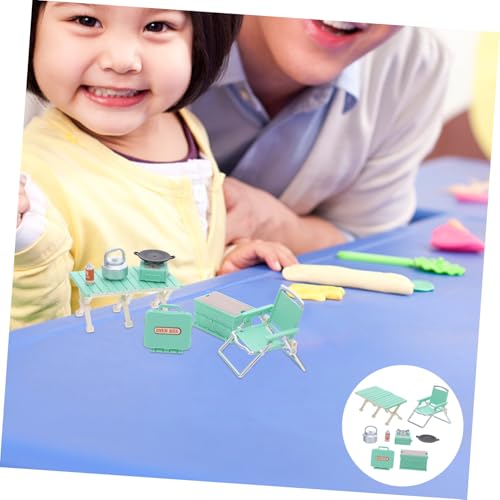 DRESSOOS Dollhouse Camping Playset mit Faltbaren Stühlen Picknicktisch Mini Gasgrill und Ofen Kinderfreundliches Tragbares Outdoor für Kreative Rollenspiele und Familienaktivitäten von DRESSOOS