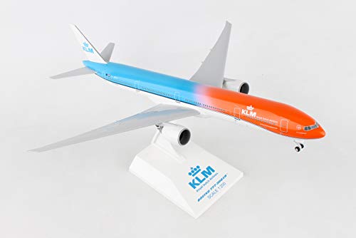 Daron Skymarks SKR972 - KLM Boeing 777-300ER Orange Pride 1:200 - Erwachsener, Erwachsene, interessiert an Aviation und Modellflugzeugen, Unisex Daron Skymarks SKR972 - KLM Boeing 777-300ER Orange Pride 1:200 - Erwachsener, Erwachsene, interessiert an Aviation und Modellflugzeugen, Unisex von Skymarks