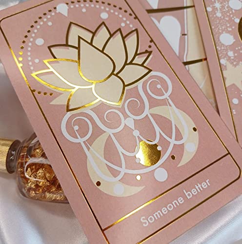 Delaluna Answers Orakelkarten - 53 Liebes-Tarotkarten Deck für Anfänger, versteckte Wahrheitsaffirmationen mit Goldprägung für Frauen, Engels- und Feenkarten mit Bedeutungen auf ihnen, Hexengeschenke Delaluna Answers Orakelkarten - 53 Liebes-Tarotkarten Deck für Anfänger, versteckte Wahrheitsaffirmationen mit Goldprägung für Frauen, Engels- und Feenkarten mit Bedeutungen auf ihnen, Hexengeschenke von Delaluna Answers
