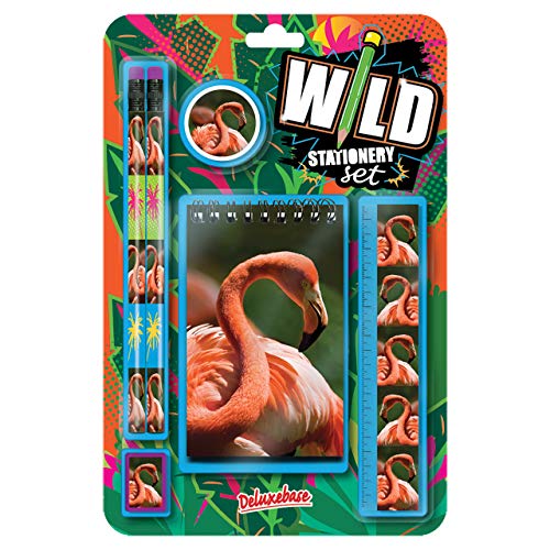 Wild Stationery Set - Flamingo von Deluxebase. Diese niedlichen Stationären Schulsets für Mädchen enthalten 2 Bleistifte, Radiergummi, Spitzer, Lineal und Notizbuch von Deluxebase