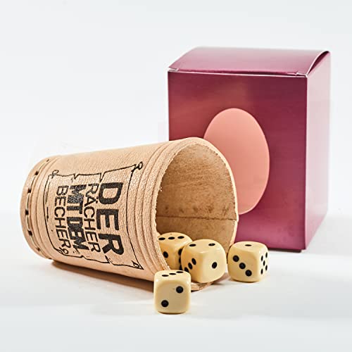 Diamandi Leder Würfelbecher mit Gravur - Der Rächer mit dem Becher - Knobelbecher mit Motiv und 6 Würfeln - mit Geschenkverpackung Diamandi Leder Würfelbecher mit Gravur - Der Rächer mit dem Becher - Knobelbecher mit Motiv und 6 Würfeln - mit Geschenkverpackung von Diamandi