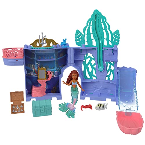 Mattel DISNEY Storytime Stackers - Spielset "Arielles Grotte" mit stapelbarem Puppenhaus, kleiner Meerjungfrauenpuppe, 10 Zubehörteilen und Tragegriff für unterwegs, für Kinder ab 3 Jahren, HPL54 von Mattel
