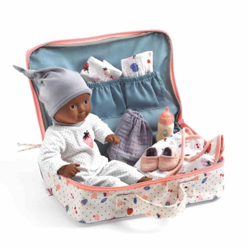Djeco Puppe Cerise im Koffer | 32 cm weiche Babypuppe mit Zubehör ab 18 Monaten | Schlafaugen, Kleidung, Fläschchen | waschbar | POMEA Puppen-Set für unterwegs Djeco Puppe Cerise im Koffer | 32 cm weiche Babypuppe mit Zubehör ab 18 Monaten | Schlafaugen, Kleidung, Fläschchen | waschbar | POMEA Puppen-Set für unterwegs von Djeco
