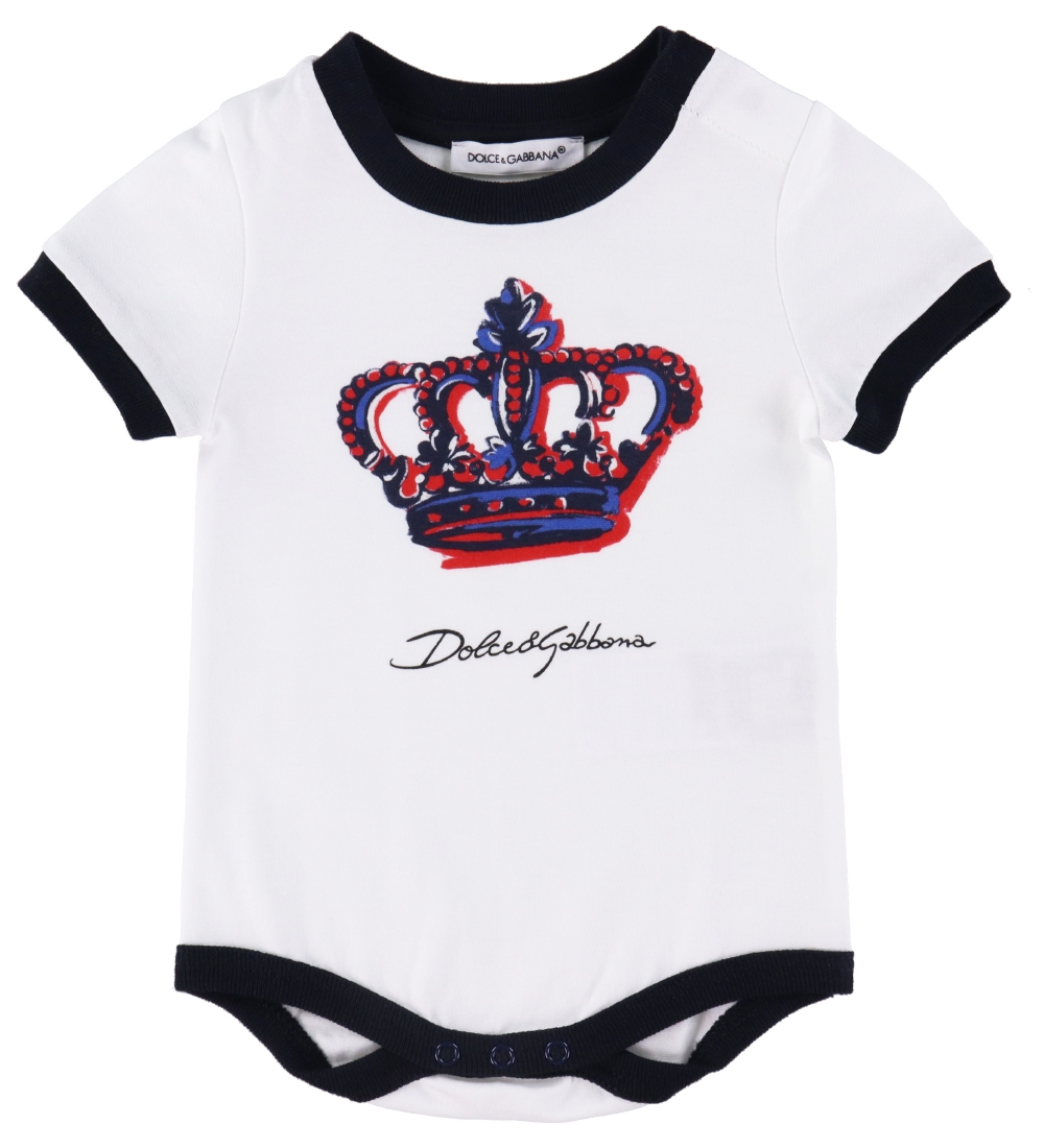 Dolce & Gabbana Body k/ä - Weiß m. Krone - Dolce & Gabbana - 12-18 mt - Body K/Ä Dolce & Gabbana Body k/ä - Weiß m. Krone - Dolce & Gabbana - 12-18 mt - Body K/Ä von Dolce & Gabbana