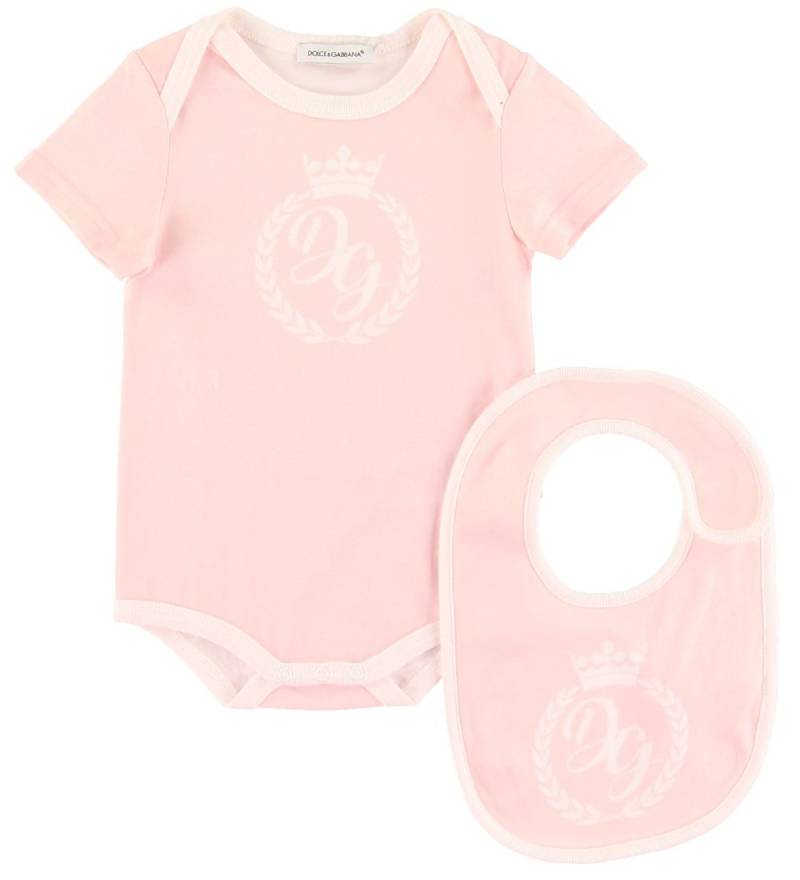 Dolce & Gabbana Geschenkbox - Body/Babylätzchen - Pink - Dolce & Gabbana - 18-24 mt - Body K/Ä Dolce & Gabbana Geschenkbox - Body/Babylätzchen - Pink - Dolce & Gabbana - 18-24 mt - Body K/Ä von Dolce & Gabbana