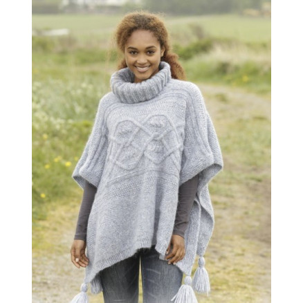 Alanna by DROPS Design - Strickmuster mit Kit Poncho mit Zopfmuster Größen S/M - XXXL Alanna by DROPS Design - Strickmuster mit Kit Poncho mit Zopfmuster Größen S/M - XXXL von Drops - Garnstudio