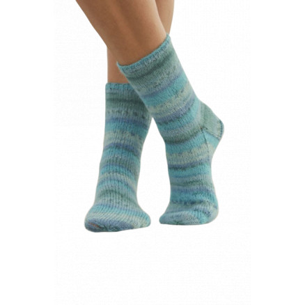 Blue Notes by DROPS Design - Strickmuster mit Kit Socken Größen 35-43 von Drops - Garnstudio