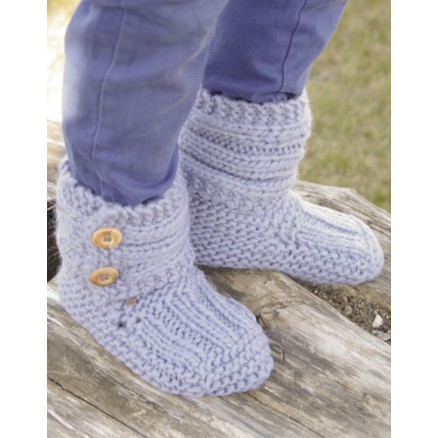 Blueberry Rolls by DROPS Design - Strickmuster mit Kit Kinder-Slipper Krausrippe Größen 20/21 - 35/37 von Drops - Garnstudio