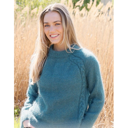 Cabled Bliss by DROPS Design - Blusenstrickmuster Größe S - XXXL Cabled Bliss by DROPS Design - Blusenstrickmuster Größe S - XXXL von Drops - Garnstudio