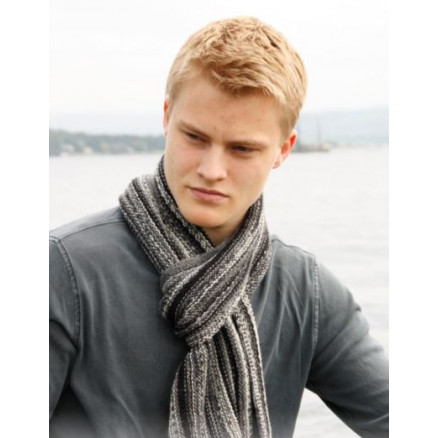 Caspian by DROPS Design - Strickmuster mit Kit Männerschal Krausrippe 150x22cm von Drops - Garnstudio