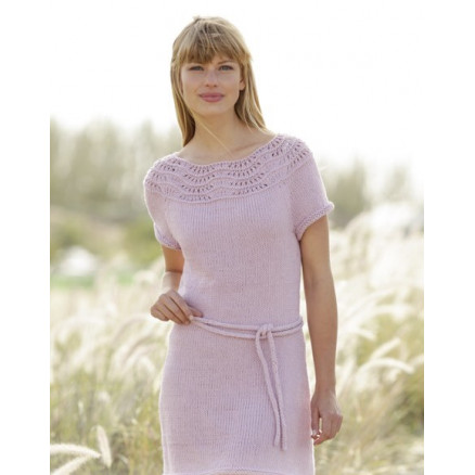 Cornelia by DROPS Design - Strickmuster mit Kit Kleid mit Wellenmuster Größen S - XXXL Cornelia by DROPS Design - Strickmuster mit Kit Kleid mit Wellenmuster Größen S - XXXL von Drops - Garnstudio