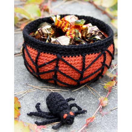 Creepy Cundy by DROPS Design - Häkelmuster mit Kit Korb mit Spinnennetz und Spinne Halloween 12x6cm Creepy Cundy by DROPS Design - Häkelmuster mit Kit Korb mit Spinnennetz und Spinne Halloween 12x6cm von Drops - Garnstudio