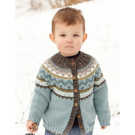 Edge of the Woods Jacket by DROPS Design - Strickjacke Strickmuster Größe 2-12 Jahre Edge of the Woods Jacket by DROPS Design - Strickjacke Strickmuster Größe 2-12 Jahre von Drops - Garnstudio