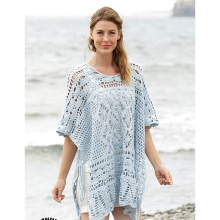 Graceful Mermaid by DROPS Design - Häkelmuster mit Kit Poncho Größen S/M - XXL-XXXL Graceful Mermaid by DROPS Design - Häkelmuster mit Kit Poncho Größen S/M - XXL-XXXL von Drops - Garnstudio