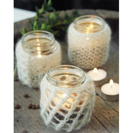 Holiday Night by DROPS Design - Strickmuster mit Kit Kerzenständer 22cm von Drops - Garnstudio