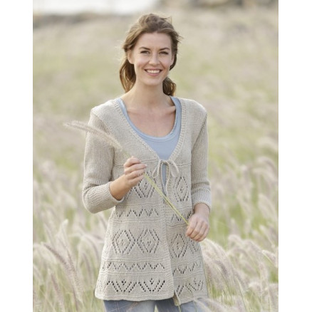 Late Spring by DROPS Design - Strickmuster mit Kit Jacke mit Spitzenmuster Größen S - XXXL Late Spring by DROPS Design - Strickmuster mit Kit Jacke mit Spitzenmuster Größen S - XXXL von Drops - Garnstudio
