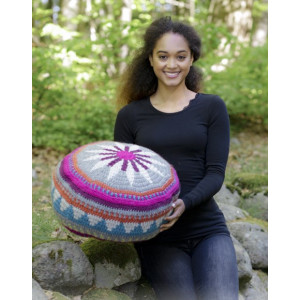 Marrakesh by DROPS Design - Häkelmuster mit Kit mehrfarbiger Pouf Hock - Puf 48 x 20 cm von Drops - Garnstudio