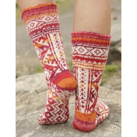 Mexican Sunset by DROPS Design - Strickmuster mit Kit Socken Größen 35/37 - 41/43 von Drops - Garnstudio