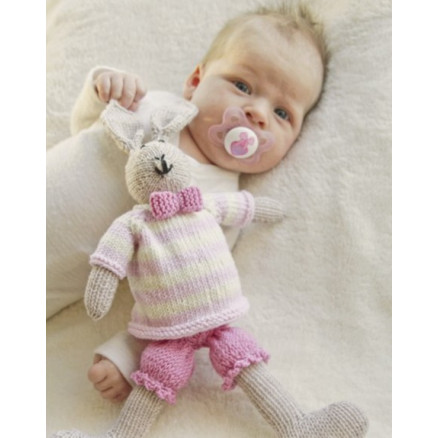 Mrs. Bunny by DROPS Design - Strickmuster mit Kit Baby Spielzeug von Drops - Garnstudio