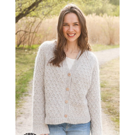 Northern Mermaid Cardigan by DROPS Design - Strickmuster für Strickjacken Größe. XS/S - XXXL Northern Mermaid Cardigan by DROPS Design - Strickmuster für Strickjacken Größe. XS/S - XXXL von Drops - Garnstudio