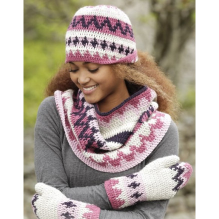 Pink Maze by DROPS Design - Häkelmuster mit Kit Mütze, Schlauchschal und Handschuhe Größen S-XL Pink Maze by DROPS Design - Häkelmuster mit Kit Mütze, Schlauchschal und Handschuhe Größen S-XL von Drops - Garnstudio