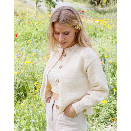 Prairie Rose Cardigan by DROPS Design - Strickmuster für Strickjacken Größe S - XXXL Prairie Rose Cardigan by DROPS Design - Strickmuster für Strickjacken Größe S - XXXL von Drops - Garnstudio