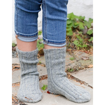 Puddle Jumpers by DROPS Design - Sockenstrickmuster Größe 26-43 Puddle Jumpers by DROPS Design - Sockenstrickmuster Größe 26-43 von Drops - Garnstudio