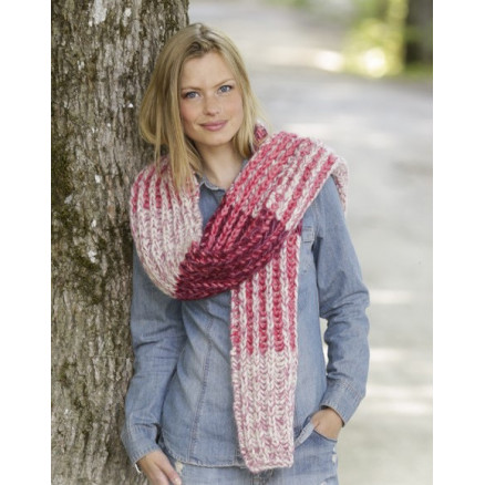 Raspberry Hug by DROPS Design - Strickmuster mit Kit Schal 173x32cm Raspberry Hug by DROPS Design - Strickmuster mit Kit Schal 173x32cm von Drops - Garnstudio