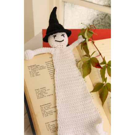 Scary Tales by DROPS Design - Häkelmuster mit Kit Halloween Lesezeichen mit Gespenst von Drops - Garnstudio