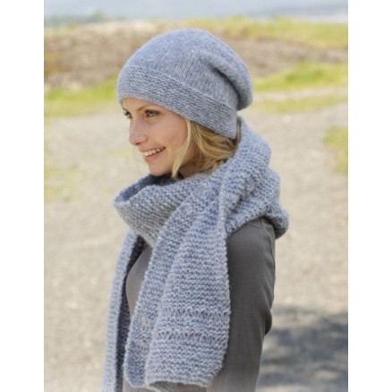 Serene Skies by DROPS Design - Strickmuster mit Kit Mütze und Schal Krausrippe Größen S/M - L/XL von Drops - Garnstudio