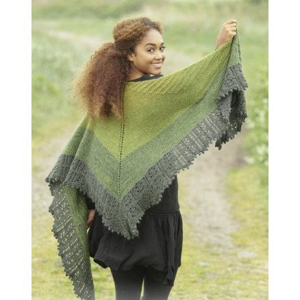 Shades of Eire by DROPS Design - Strickmuster mit Kit Tuch mit Spitzenmuster 210x60-65cm Shades of Eire by DROPS Design - Strickmuster mit Kit Tuch mit Spitzenmuster 210x60-65cm von Drops - Garnstudio