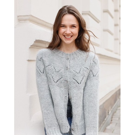 Silver Diamond Cardigan by DROPS Design - Strickmuster für Strickjacken Größe S - XXXL Silver Diamond Cardigan by DROPS Design - Strickmuster für Strickjacken Größe S - XXXL von Drops - Garnstudio