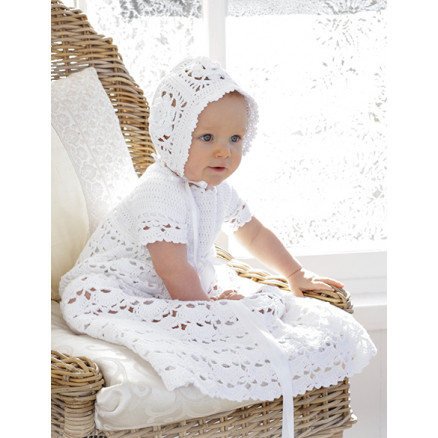 So Charming by DROPS Design - Baby Set mit Taufkleid und Mütze Größen 0/6 Monate - 2 Jahre So Charming by DROPS Design - Baby Set mit Taufkleid und Mütze Größen 0/6 Monate - 2 Jahre von Drops - Garnstudio