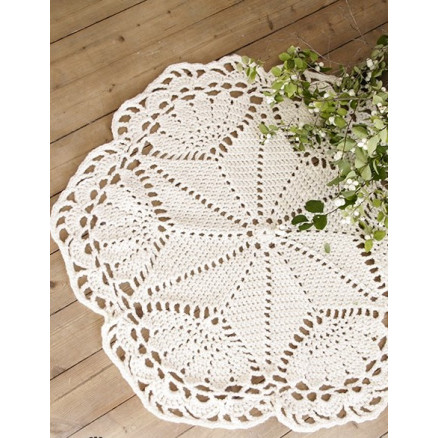 Sparkle und Shine by DROPS Design - Häkelmuster mit Kit Deckchen und Weihnchtsbaum-Unterlage 52cm und 92cm Sparkle und Shine by DROPS Design - Häkelmuster mit Kit Deckchen und Weihnchtsbaum-Unterlage 52cm und 92cm von Drops - Garnstudio