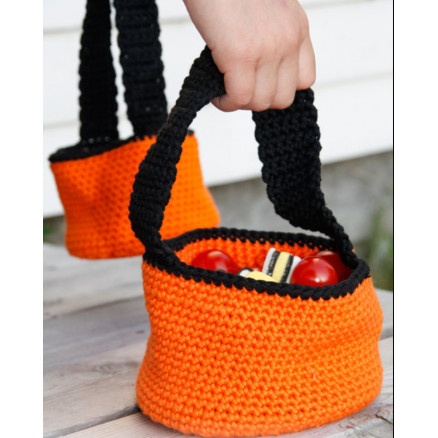 Trick or Treat! by DROPS Design - Häkelmuster mit Kit Korb für Halloween von Drops - Garnstudio