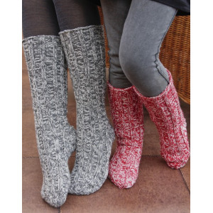Waiting for Santa by DROPS Design - Strickmuster mit Kit Weihnachtssoc - 41/43 von Drops - Garnstudio
