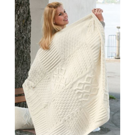 Warm Hug by DROPS Design - Strickmuster mit Kit Decke mit verschiedenen Strukturen 126x96cm Warm Hug by DROPS Design - Strickmuster mit Kit Decke mit verschiedenen Strukturen 126x96cm von Drops - Garnstudio
