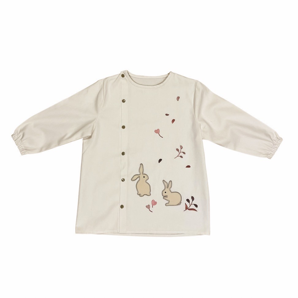 Charmante Kinder-Schürze mit niedlichen Hasenmotiven, Hobbyschürze Charmante Kinder-Schürze mit niedlichen Hasenmotiven, Hobbyschürze von EGMONT TOYS