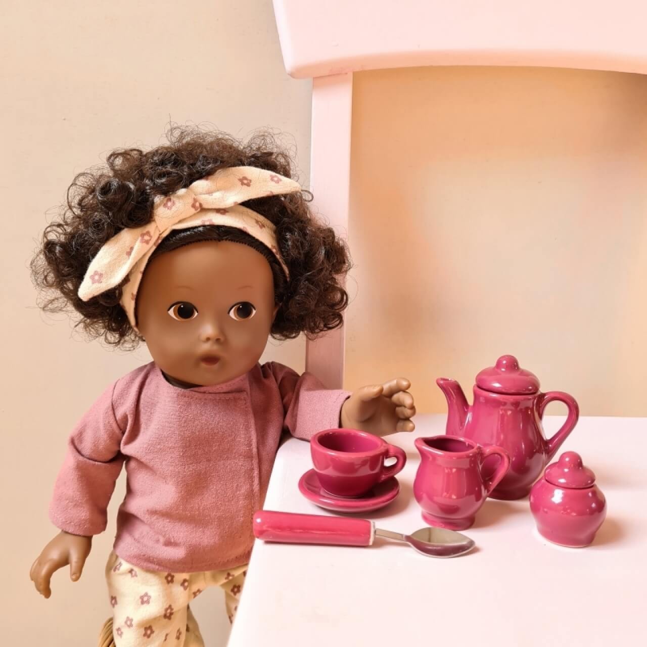 Porzellan-Teeservice, für Puppenmutti und Puppenvati, Puppengeschirr Porzellan-Teeservice, für Puppenmutti und Puppenvati, Puppengeschirr von EGMONT TOYS