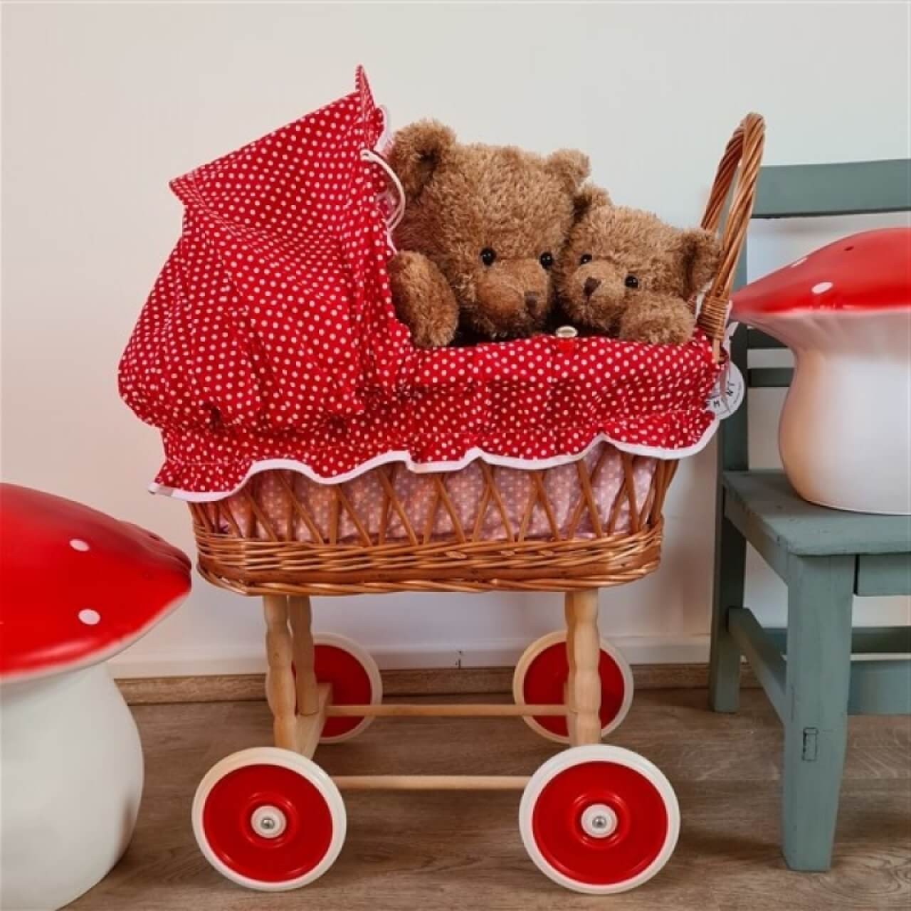 Stubenwagen, rot-weiß gepunktet Stubenwagen, rot-weiß gepunktet von EGMONT TOYS