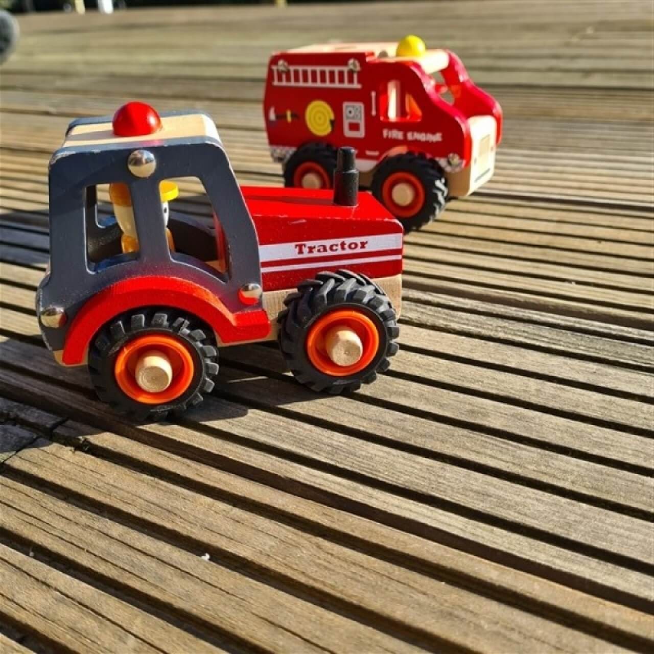 Traktor aus Holz Traktor aus Holz von EGMONT TOYS