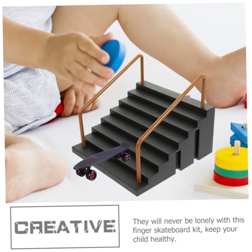 ERINGOGO 2 Stück Finger Skateboard Park Ramp Fingerboard Skatepark Hindernisse Kinderfreundliches Fingerskateboard Zubehör für Kreatives und Stressabbau Geeignet für Jungen und Mädchen von ERINGOGO