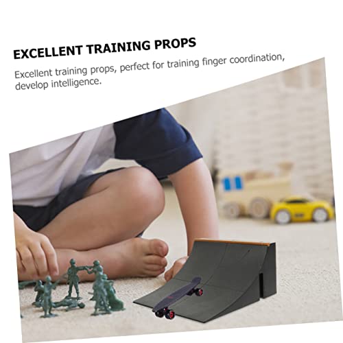 ERINGOGO 2 Stück Finger Skateboard Rampe Teiliges aus Hochwertigem Kunststoff Skatepark Zubehör Einfach zu Montierende Finger Skateboard Park Hindernisse für Junge Mädchen und Fingersport von ERINGOGO