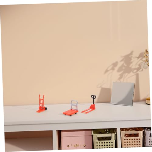 ERINGOGO 6 Stück Teiliges Miniatur Baustellenfahrzeug Set mit Gabelstapler und Verkehrsbarrieren für Realistische Verkehrslernszene Verkehrssicherheit und Räumlicher Wahrnehmung von ERINGOGO